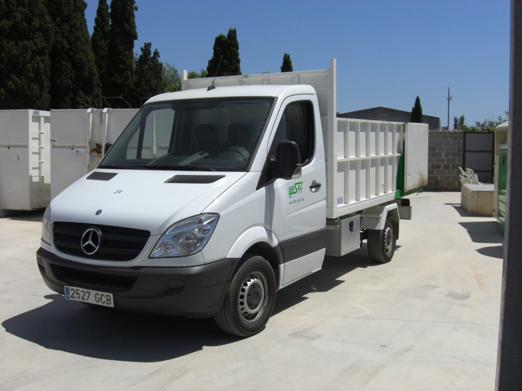 MERCEDESBENZ 309CDI CAJA ABIERTA BASCULANTE RSURENT Alquiler y